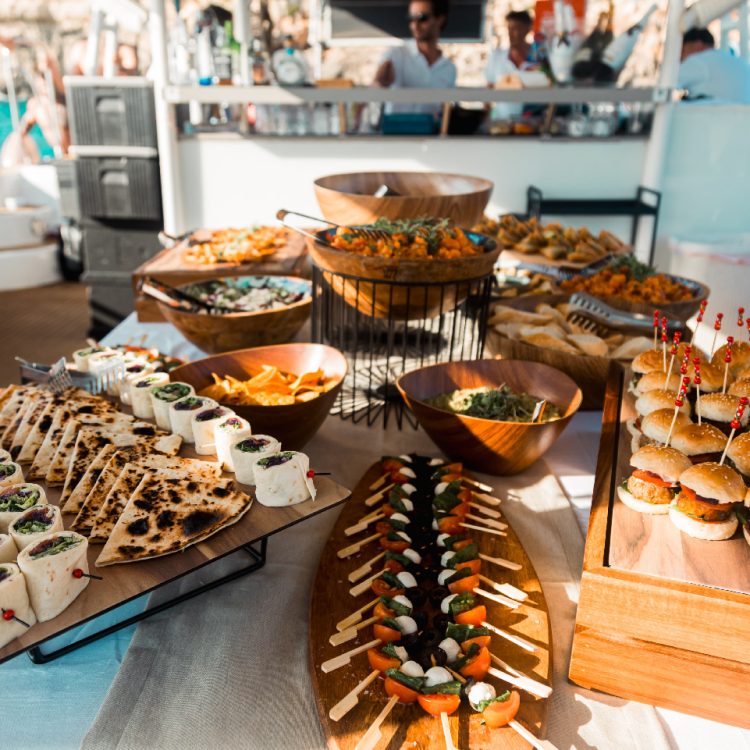 catering-a-bordo-attraction-catamarans (2)