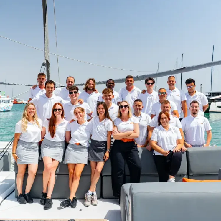 Crew completa catamaran